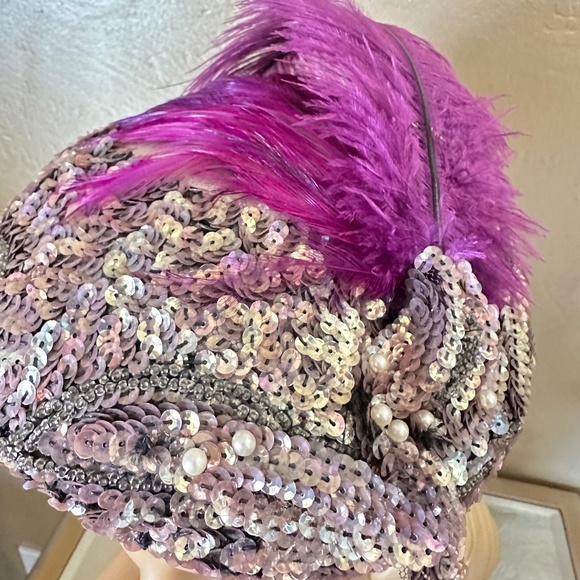 JOYFUL 195O\'s IRIDESCENT SEQUIN COCKTAIL HAT WITH OSTRICH FEATHERS